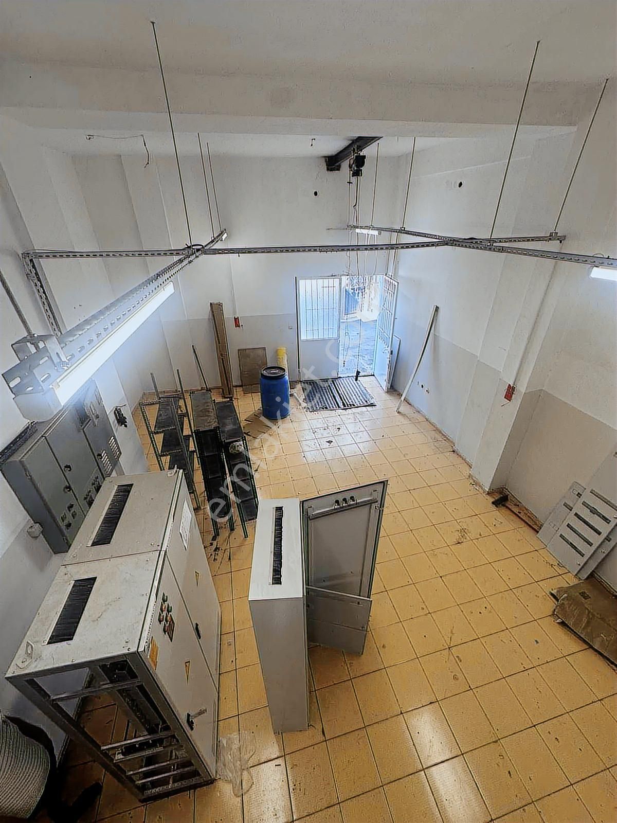 Karabağlar Ana Cadde Yakını 3 Katlı 250 M2 Kiralık Dükkan - Görsel 15