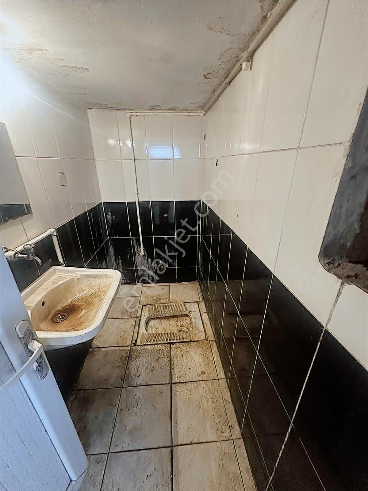 Karabağlar Ana Cadde Yakını 3 Katlı 250 M2 Kiralık Dükkan - Görsel 31