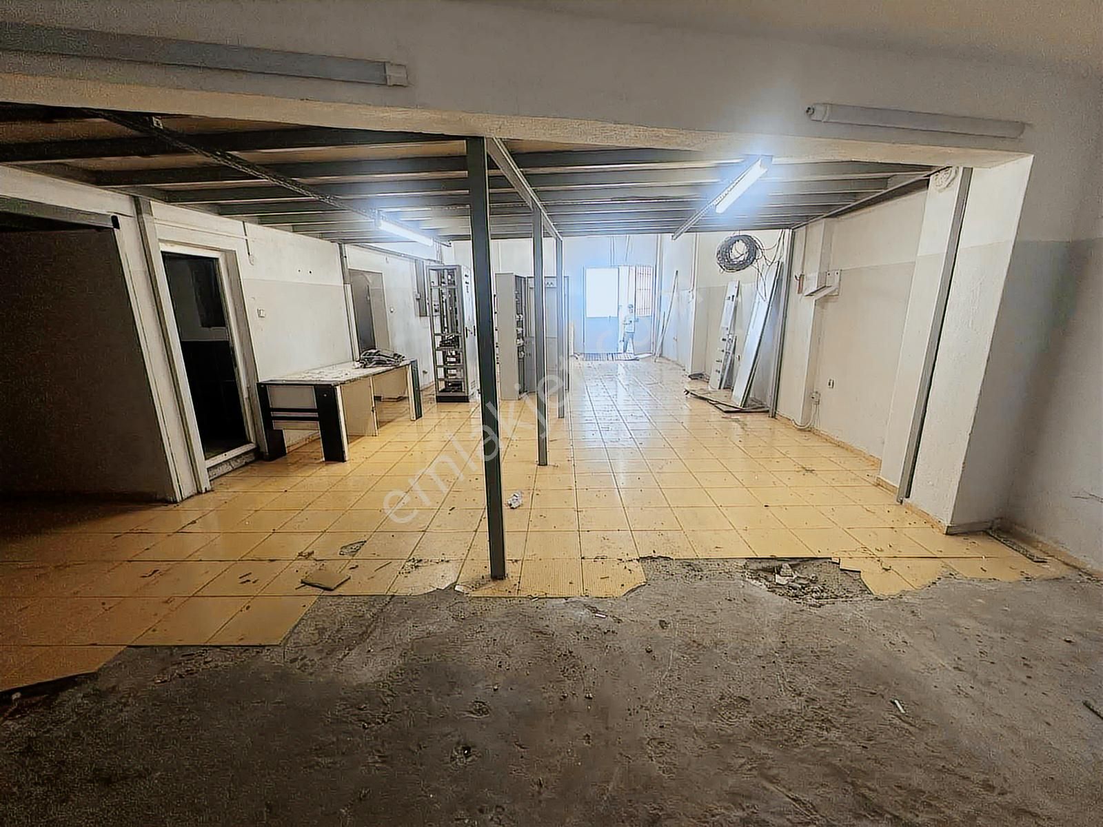Karabağlar Ana Cadde Yakını 3 Katlı 250 M2 Kiralık Dükkan - Görsel 17