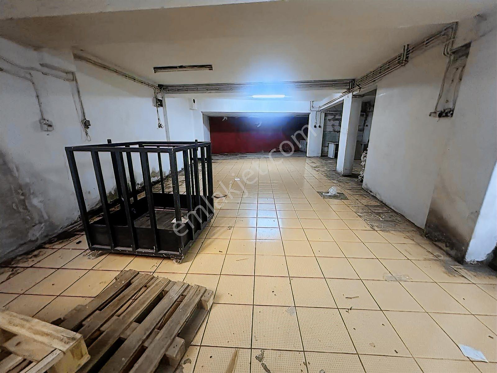 Karabağlar Ana Cadde Yakını 3 Katlı 250 M2 Kiralık Dükkan - Görsel 5