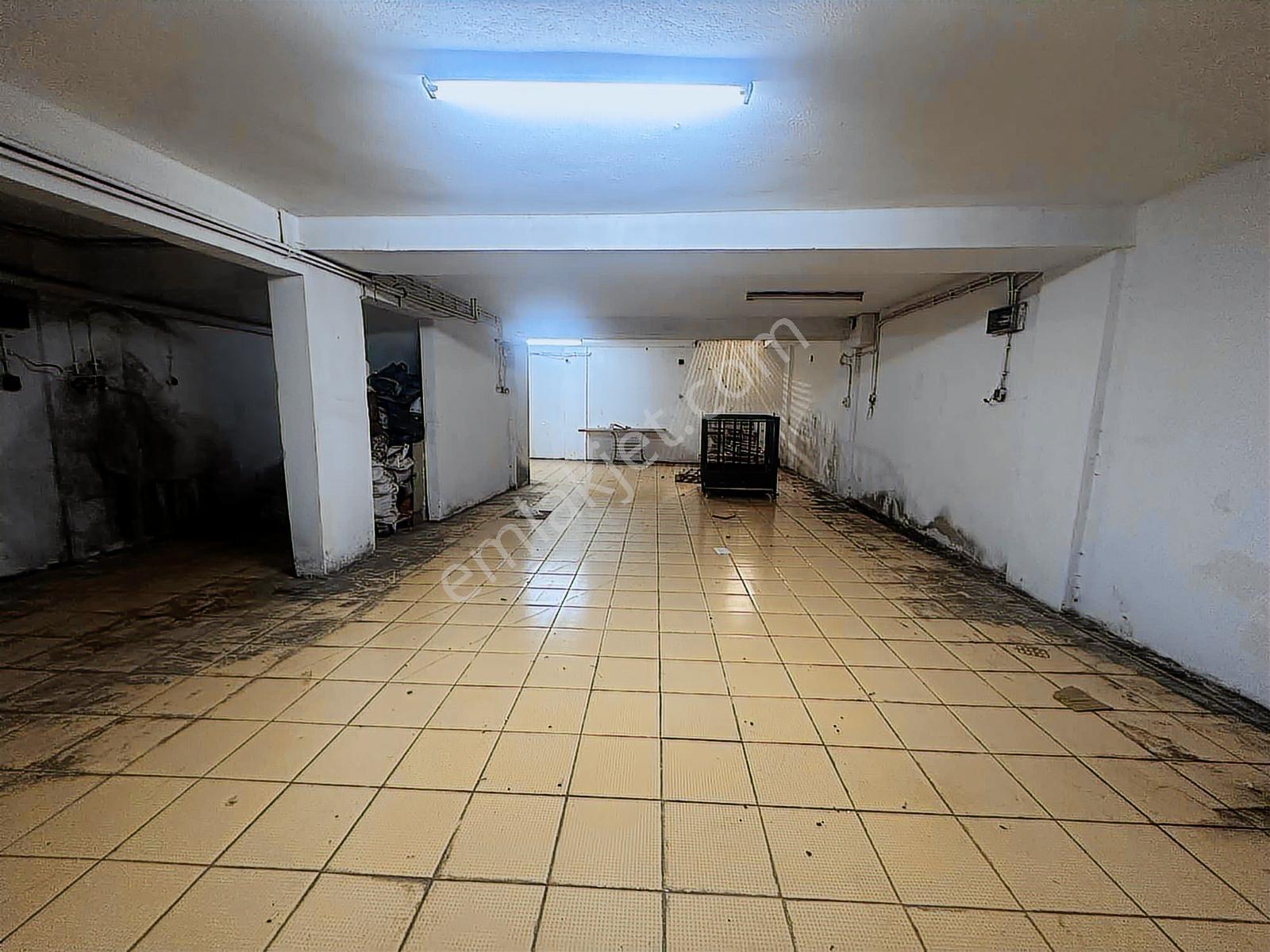 Karabağlar Ana Cadde Yakını 3 Katlı 250 M2 Kiralık Dükkan - Görsel 2