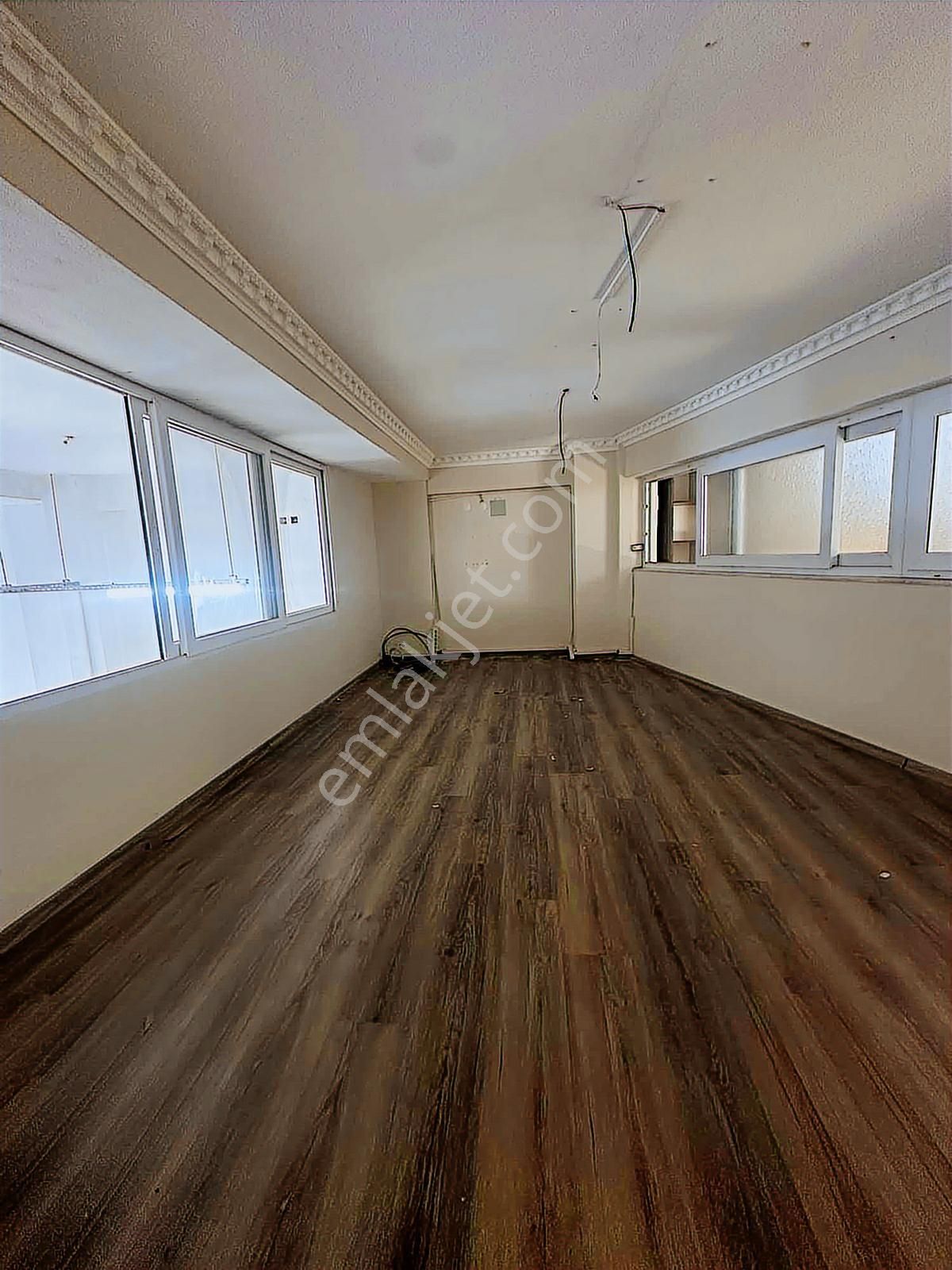 Karabağlar Ana Cadde Yakını 3 Katlı 250 M2 Kiralık Dükkan - Görsel 2
