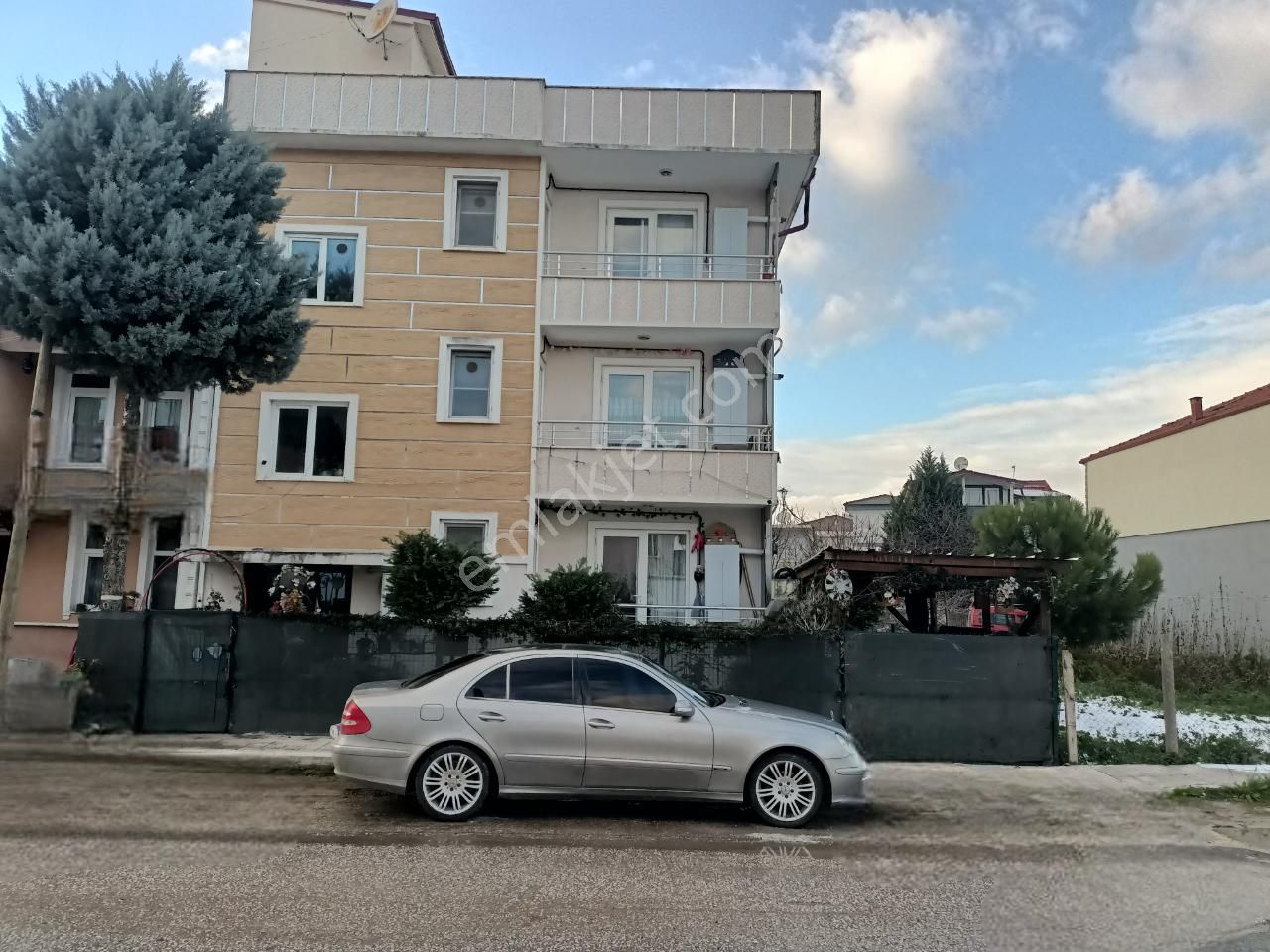 Serdivan Yazlık'ta Satılık Müstakil Bina...