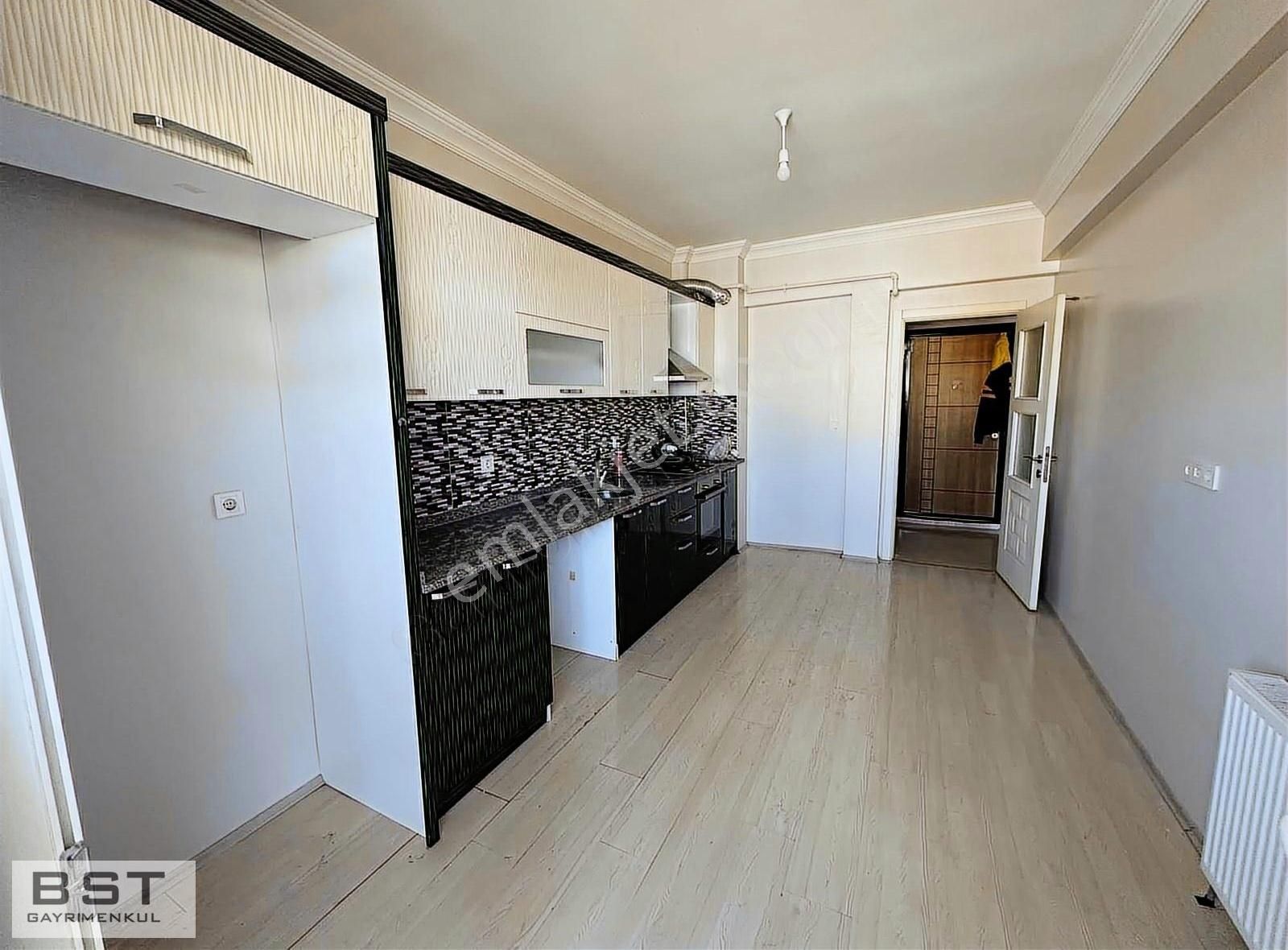 Erenler Mh Jandarma Civarı 3+1 170 M2 Siteiçi Kiralık Daire