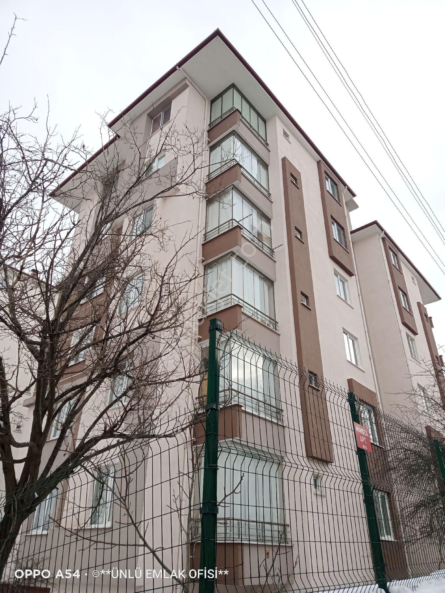 Ünlü Emlaktan Candaroğullarında Caddeye Yakın Yatay Mimariye Uygun Arakat Kombili 3+1 Daire - Görsel 31