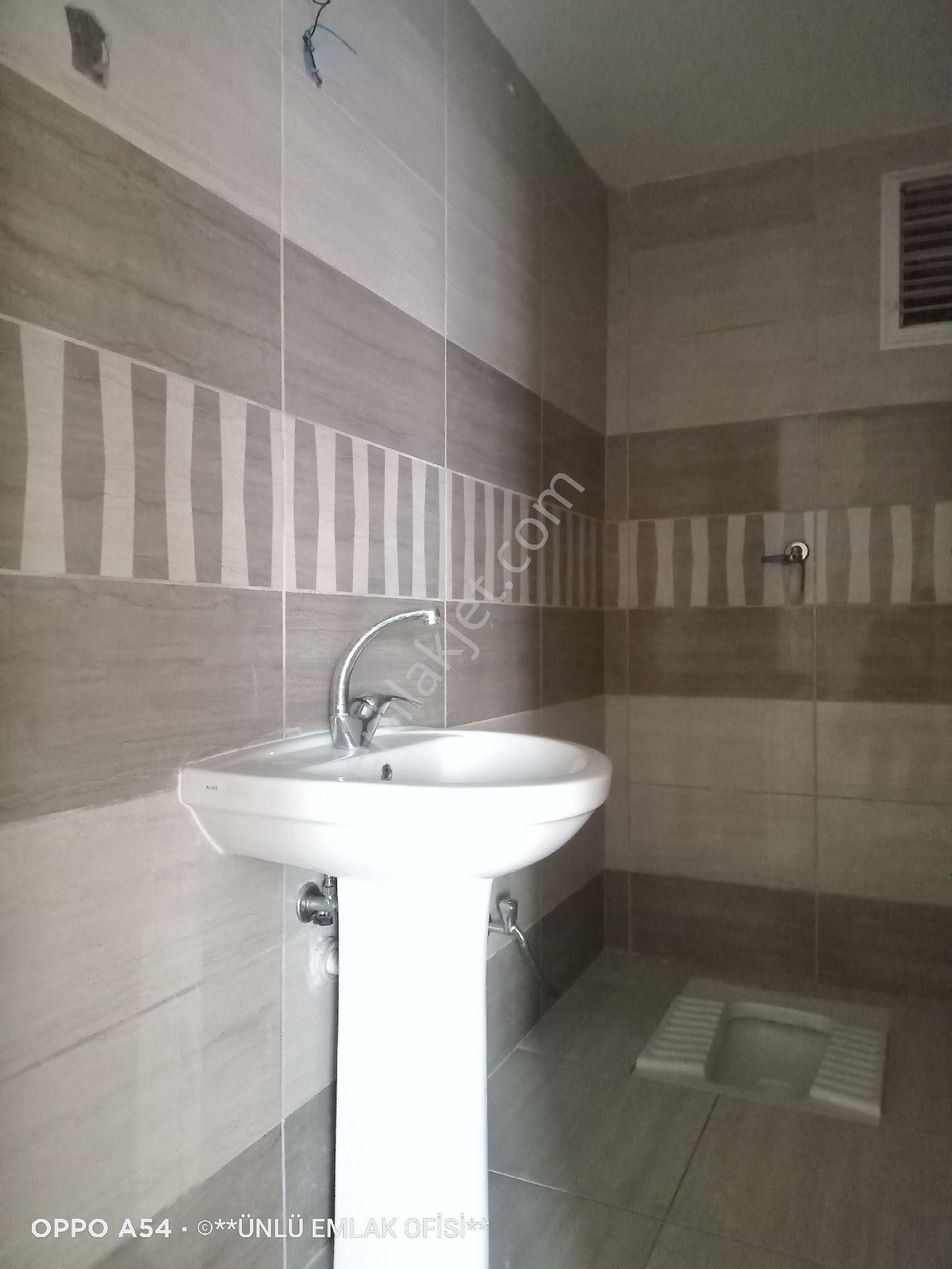 Ünlü Emlaktan Candaroğullarında Caddeye Yakın Yatay Mimariye Uygun Arakat Kombili 3+1 Daire - Görsel 19