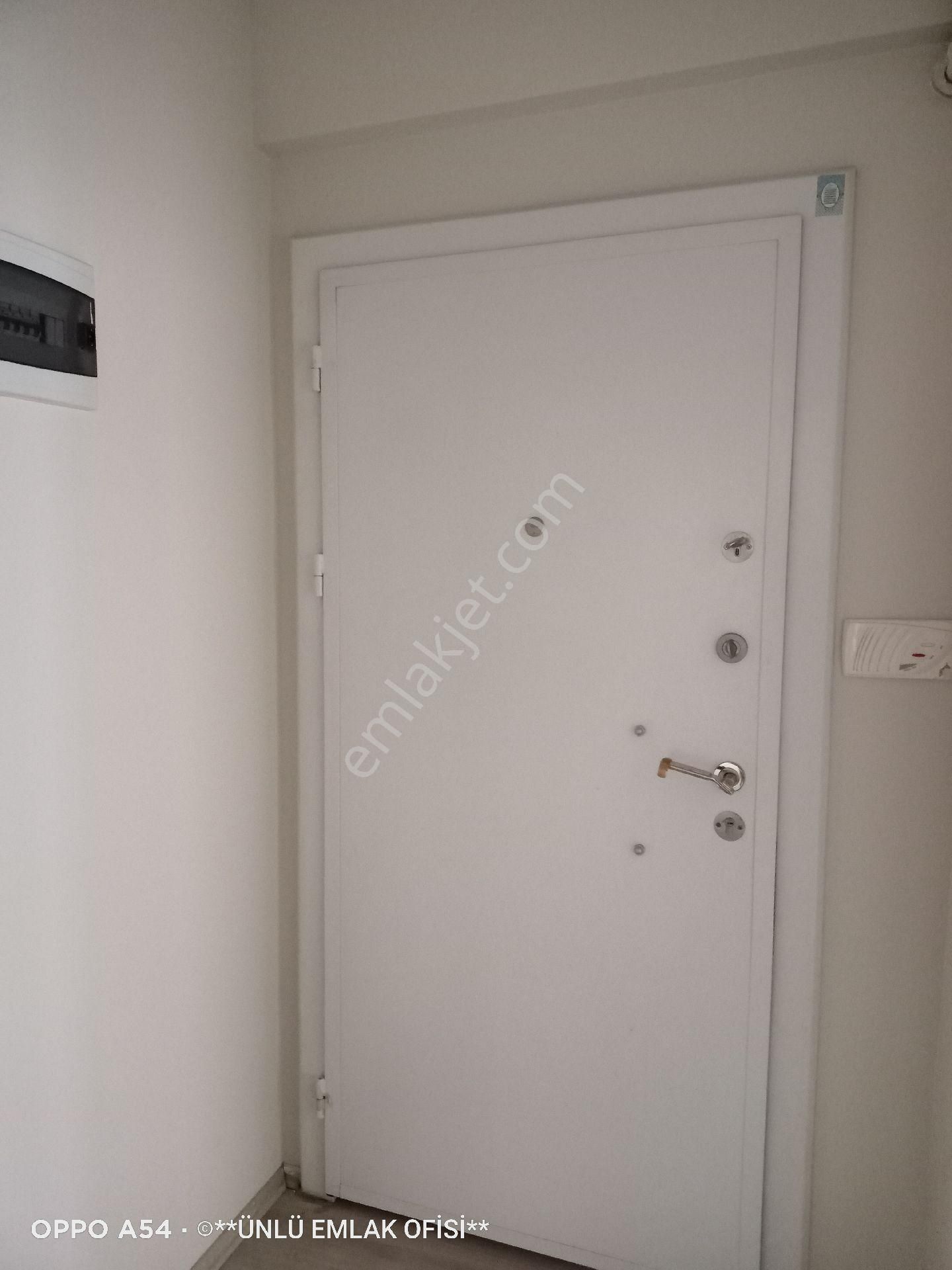 Ünlü Emlaktan Candaroğullarında Caddeye Yakın Yatay Mimariye Uygun Arakat Kombili 3+1 Daire - Görsel 4