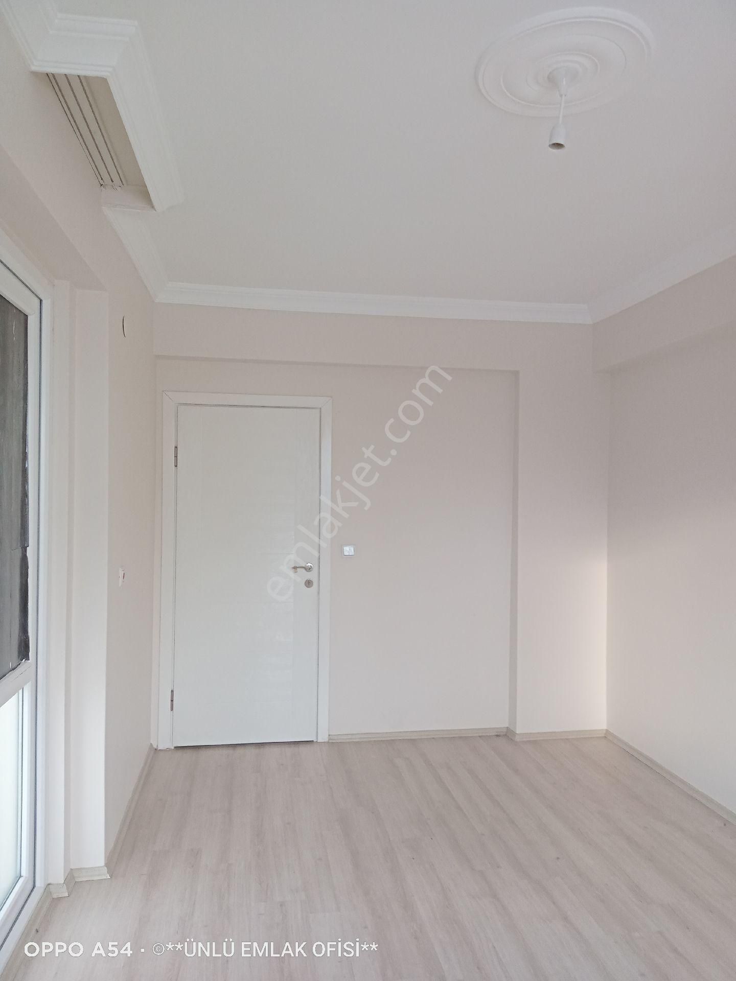 Ünlü Emlaktan Candaroğullarında Caddeye Yakın Yatay Mimariye Uygun Arakat Kombili 3+1 Daire - Görsel 28