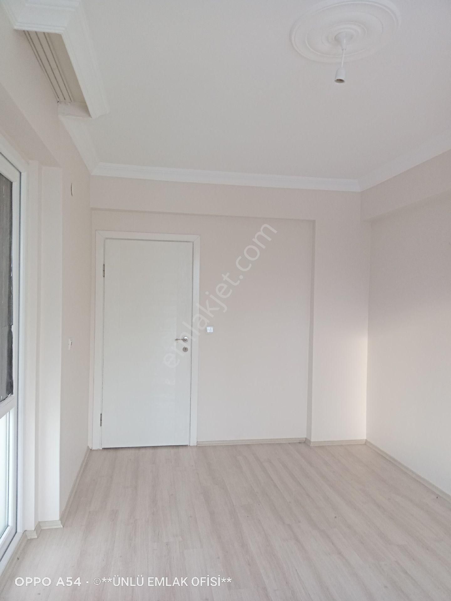 Ünlü Emlaktan Candaroğullarında Caddeye Yakın Yatay Mimariye Uygun Arakat Kombili 3+1 Daire - Görsel 27