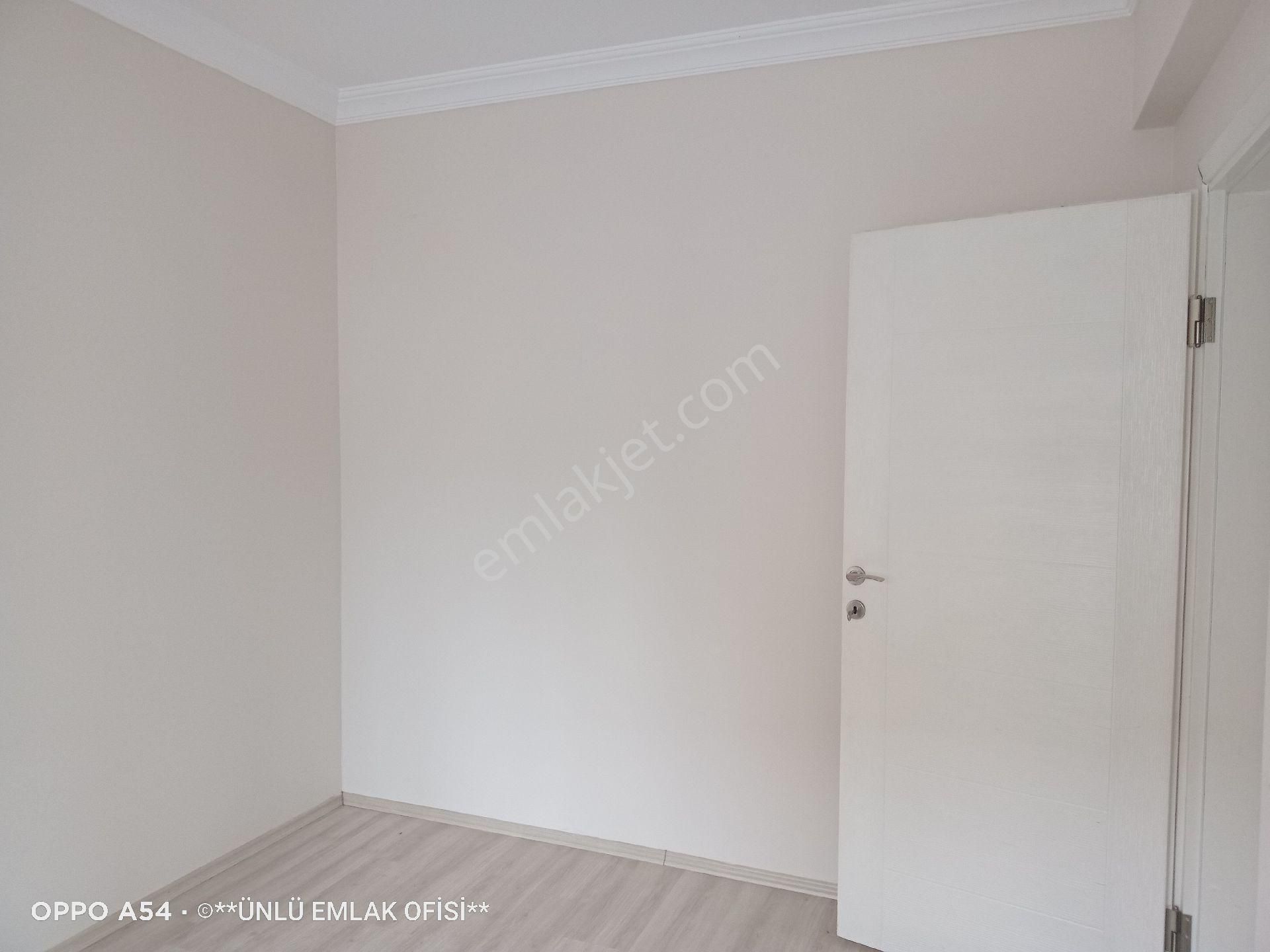 Ünlü Emlaktan Candaroğullarında Caddeye Yakın Yatay Mimariye Uygun Arakat Kombili 3+1 Daire - Görsel 24