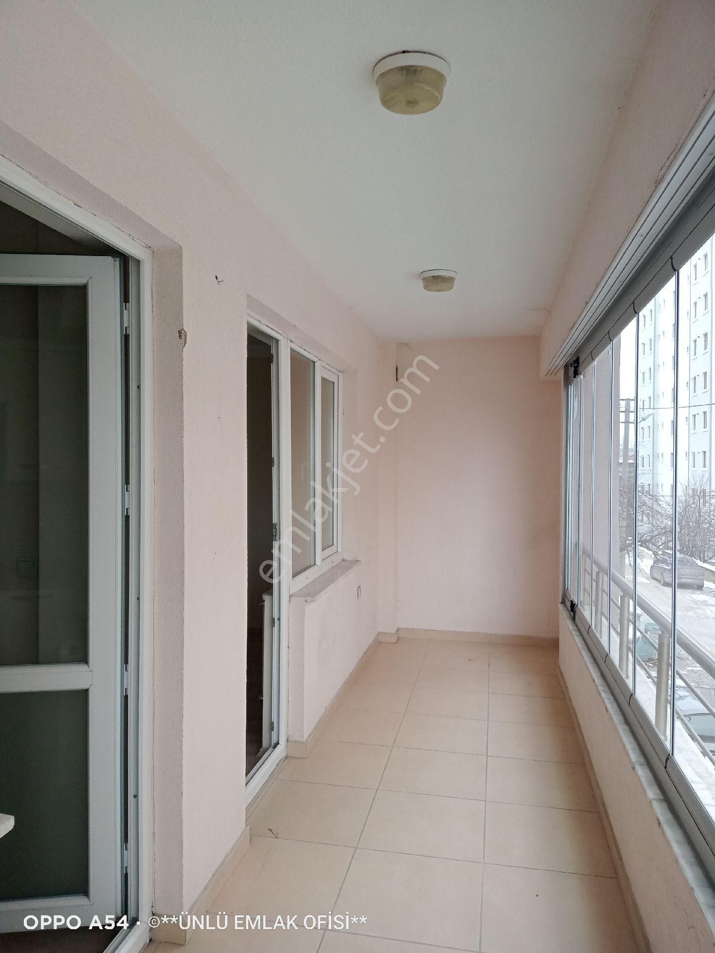 Ünlü Emlaktan Candaroğullarında Caddeye Yakın Yatay Mimariye Uygun Arakat Kombili 3+1 Daire - Görsel 14