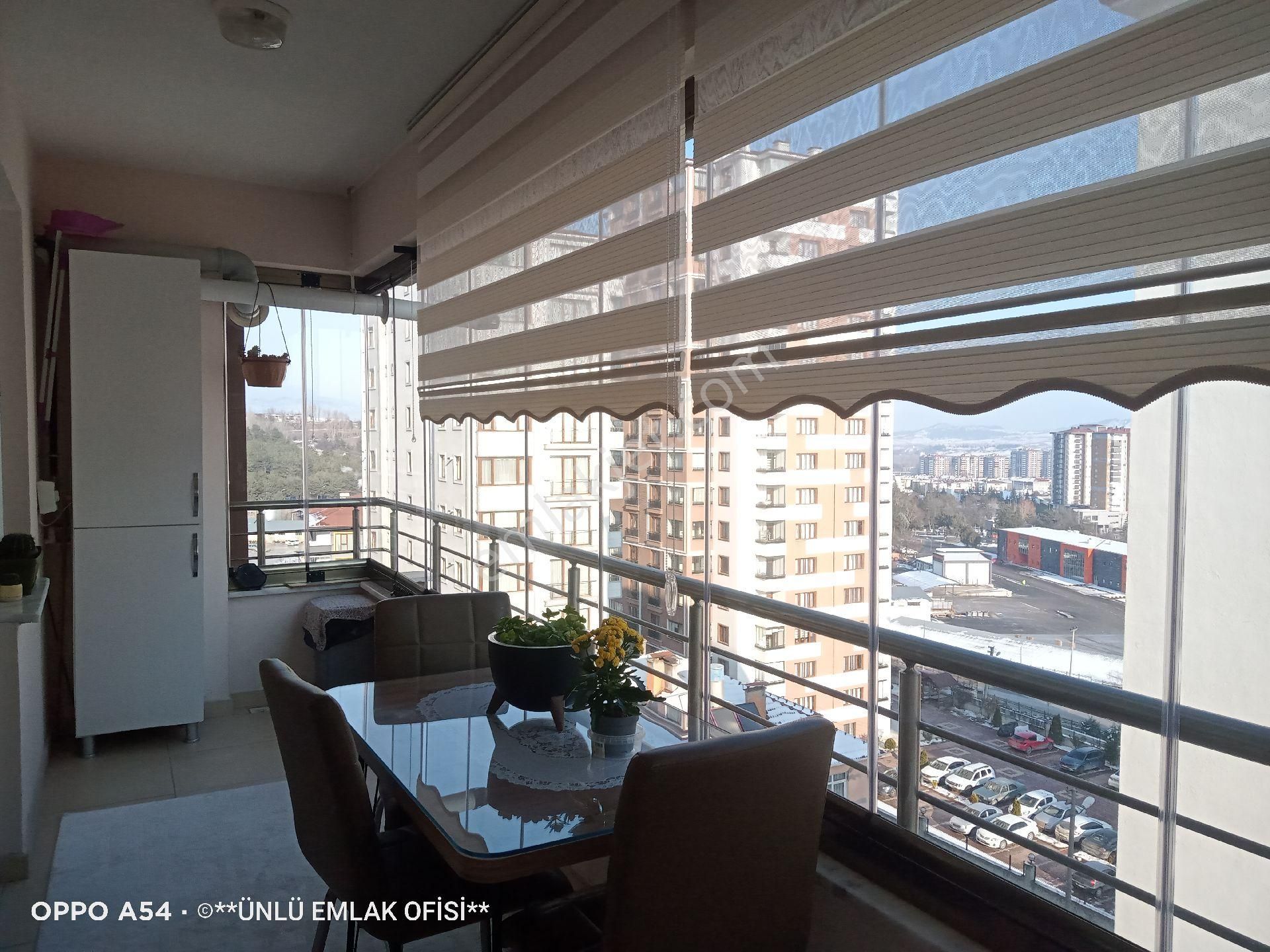 Ünlü Emlaktan Candaroğullarında Caddeye Yakın Yatay Mimariye Uygun Arakat Kombili 3+1 Daire - Görsel 34