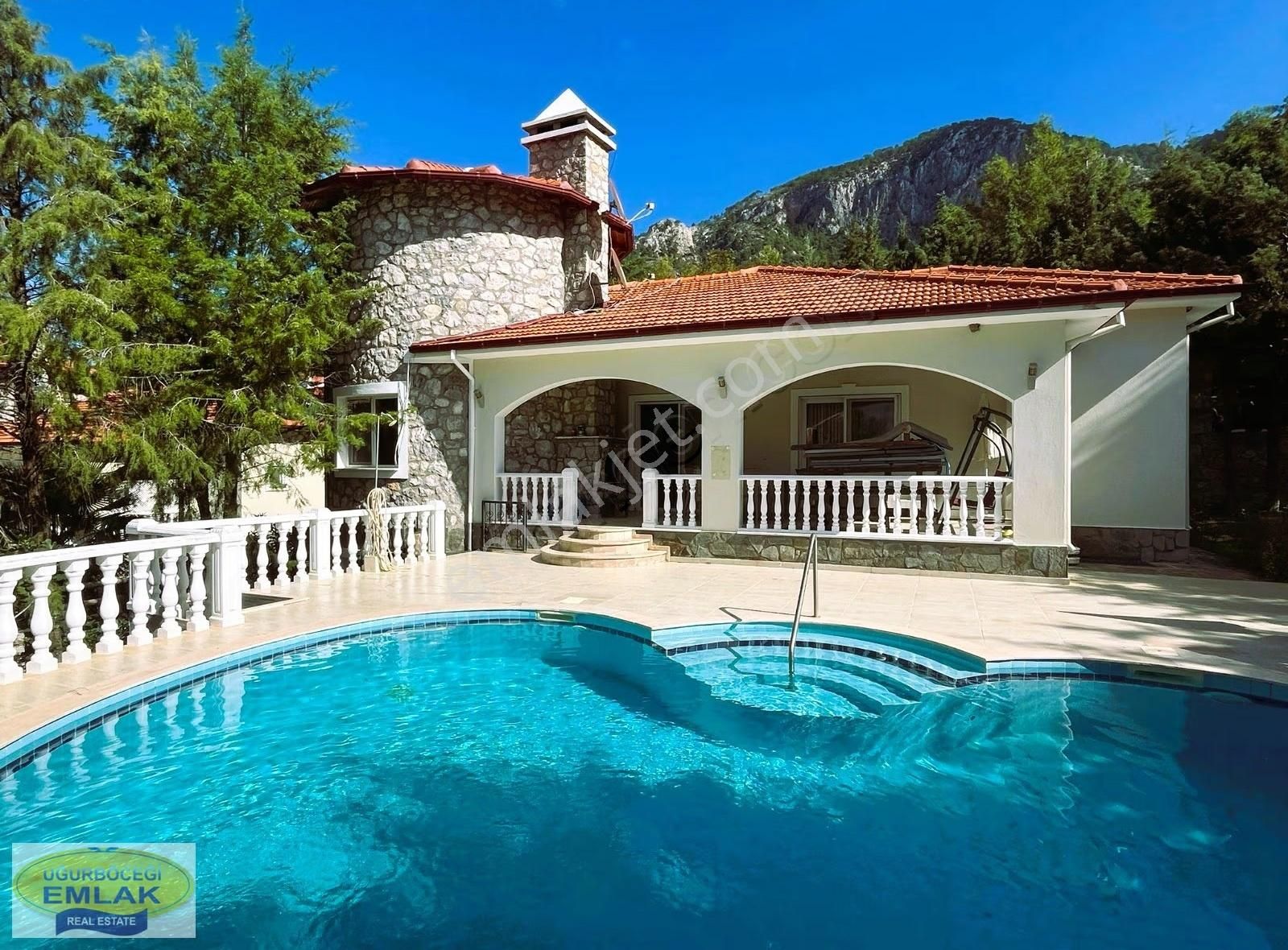 Dalaman Akkaya Vadisinde Muhteşem Mimarisiyle Satılık 5+2 Villa