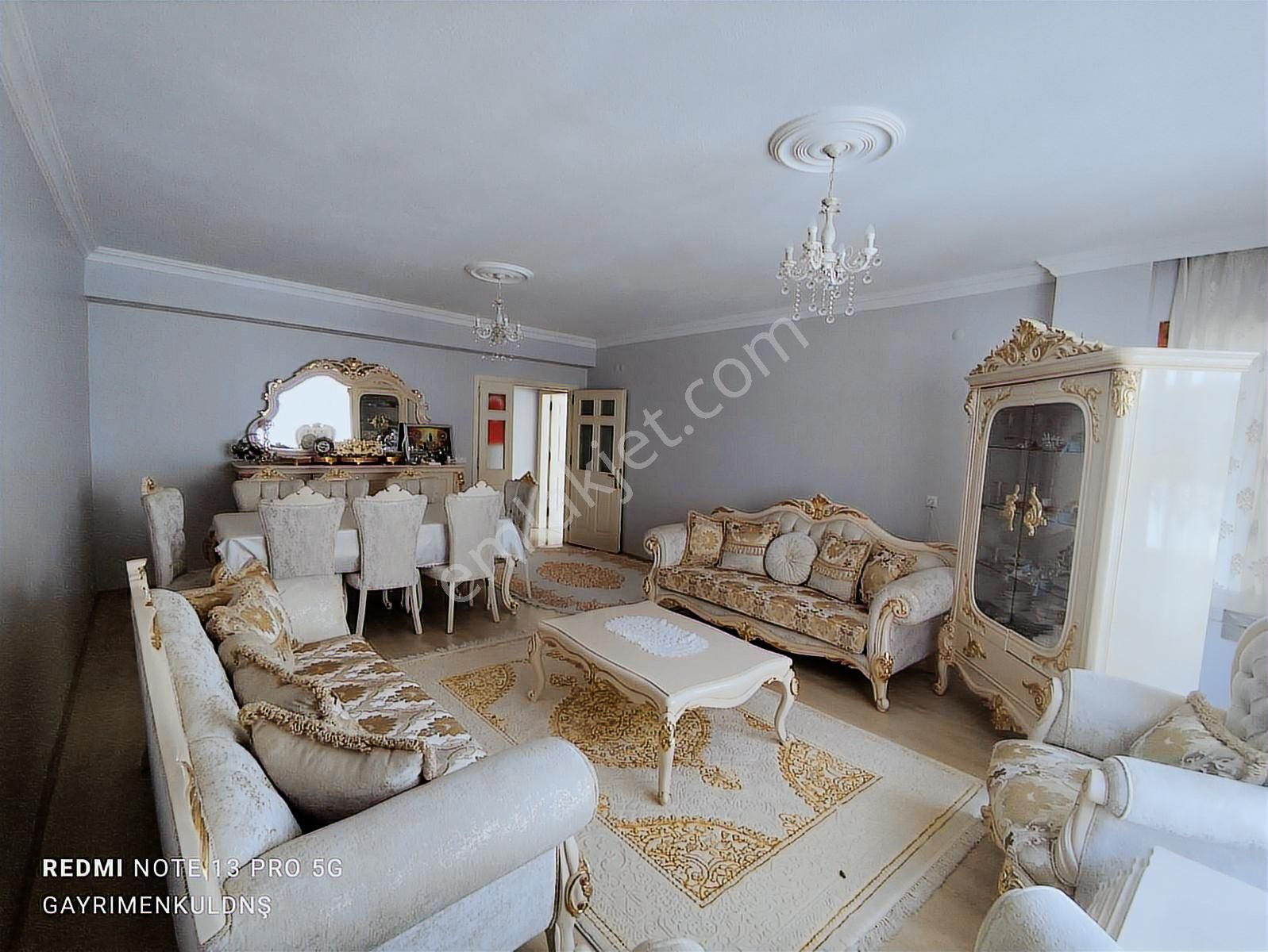 Kırbaşı Caddesinde 4+1 Arakat 220 M2 Satılık Daire