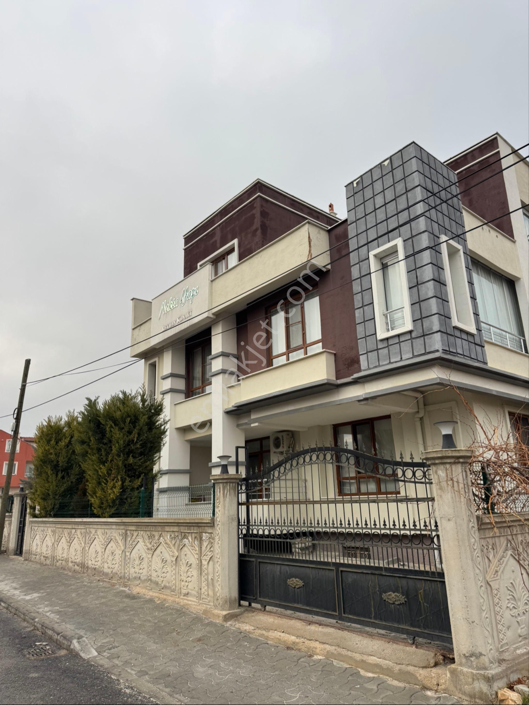 Sahibinden Geniş Oda Ve Cam Balkonlu 3+1 Dubleks Daire - Görsel 3