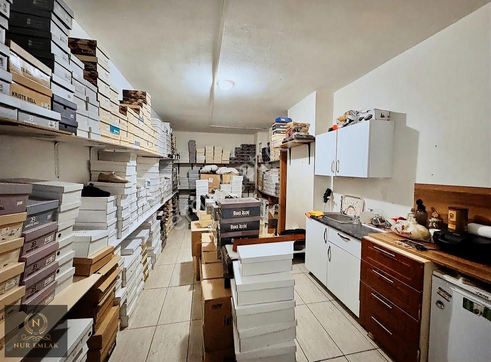 Beyaz Evler Sitesi İşlek Cadde Üzeri Satılık Dükkan - Görsel 3