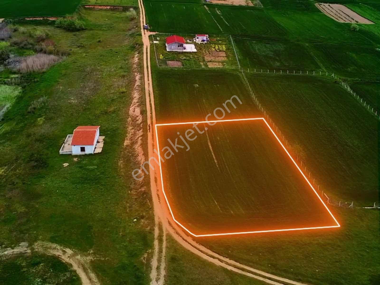 Fırsat..! 1554 M2 Kadastral Yol Cepheli Tek Tapu Köye 800 Metre - Görsel 4