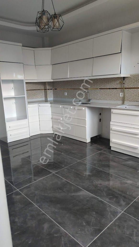 Yeditepede Ultralüks Geniş 3+1 Cam Balkonlu 4katlı Bina 2.katı - Görsel 2