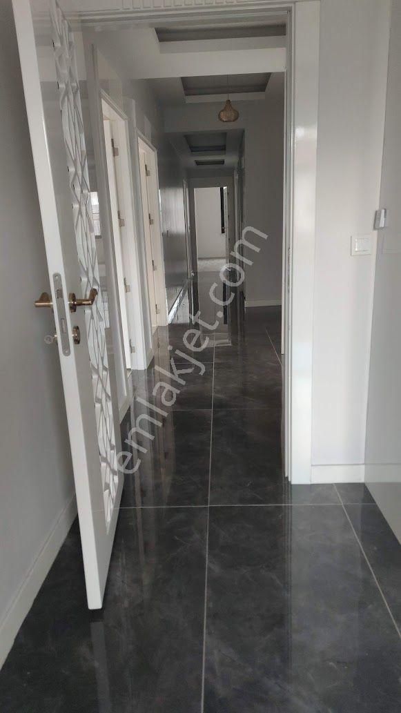 Yeditepede Ultralüks Geniş 3+1 Cam Balkonlu 4katlı Bina 2.katı - Görsel 11