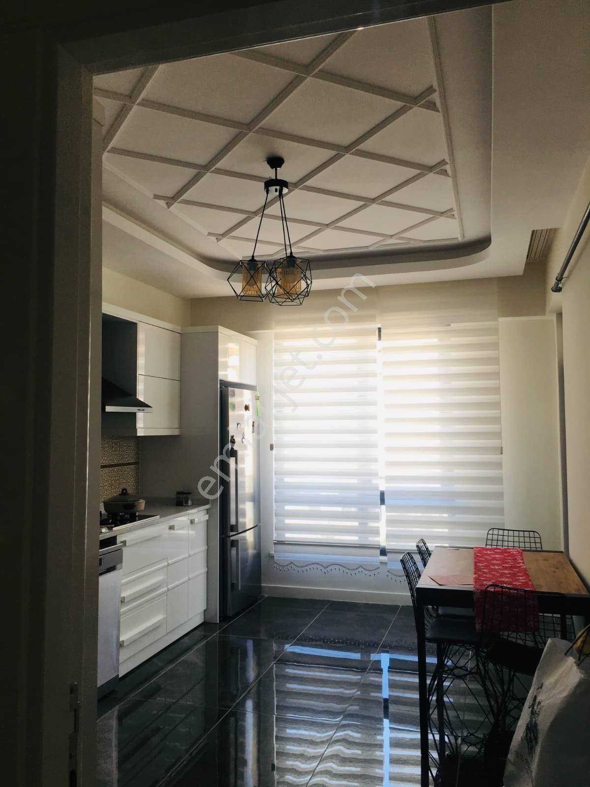 Yeditepede Ultralüks Geniş 3+1 Cam Balkonlu 4katlı Bina 2.katı