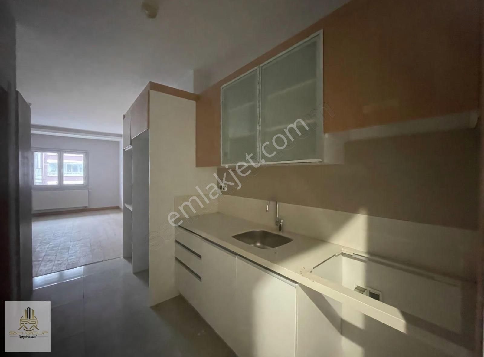 Avruparkta Satılık 1+1 Ofis