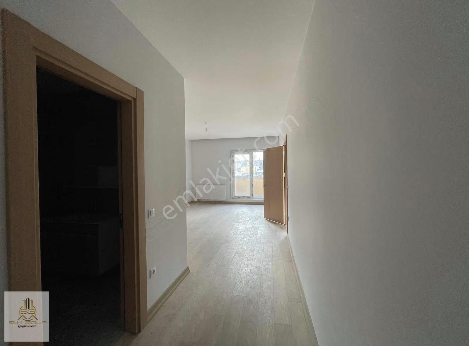 Avruparkta Geniş Balkonlu 1+1 Kiralık Ofis Ve Daire - Görsel 11