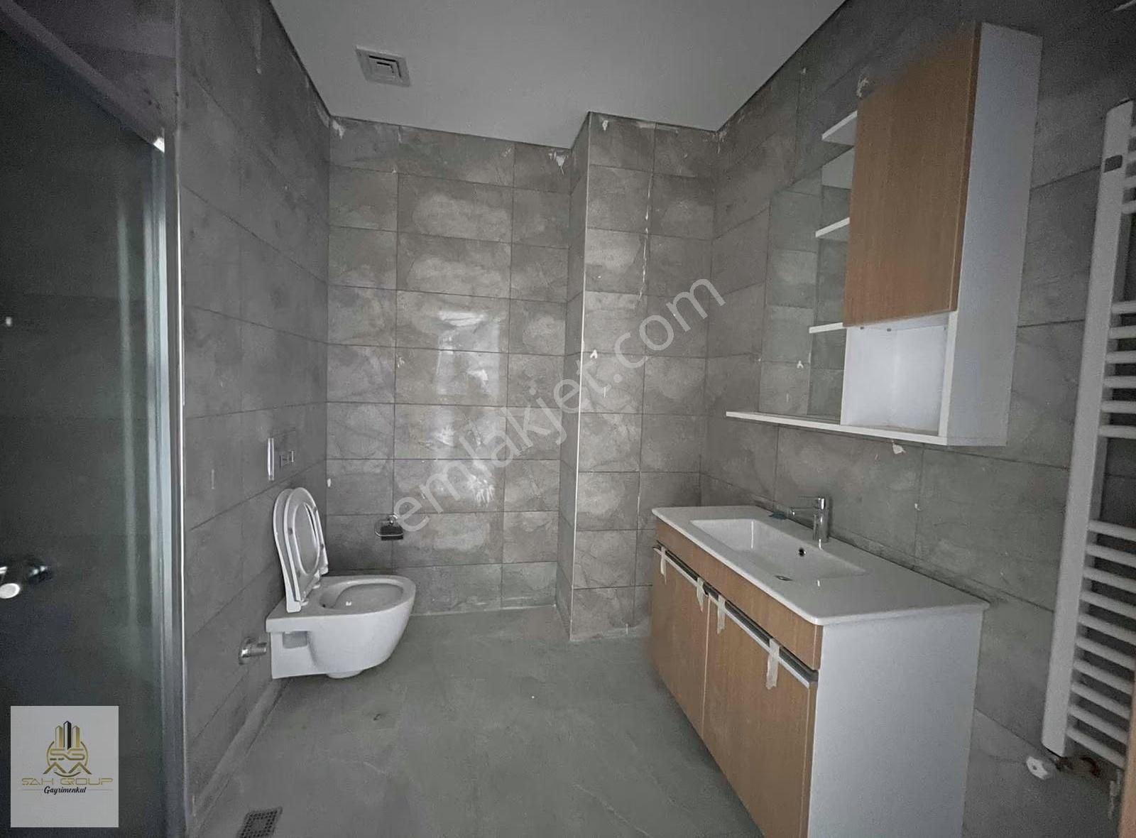 Avruparkta Geniş Balkonlu 1+1 Kiralık Ofis Ve Daire - Görsel 2