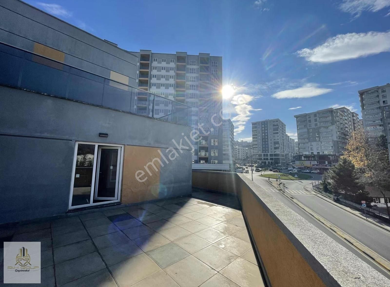Avruparkta Geniş Balkonlu 1+1 Kiralık Ofis Ve Daire - Görsel 9