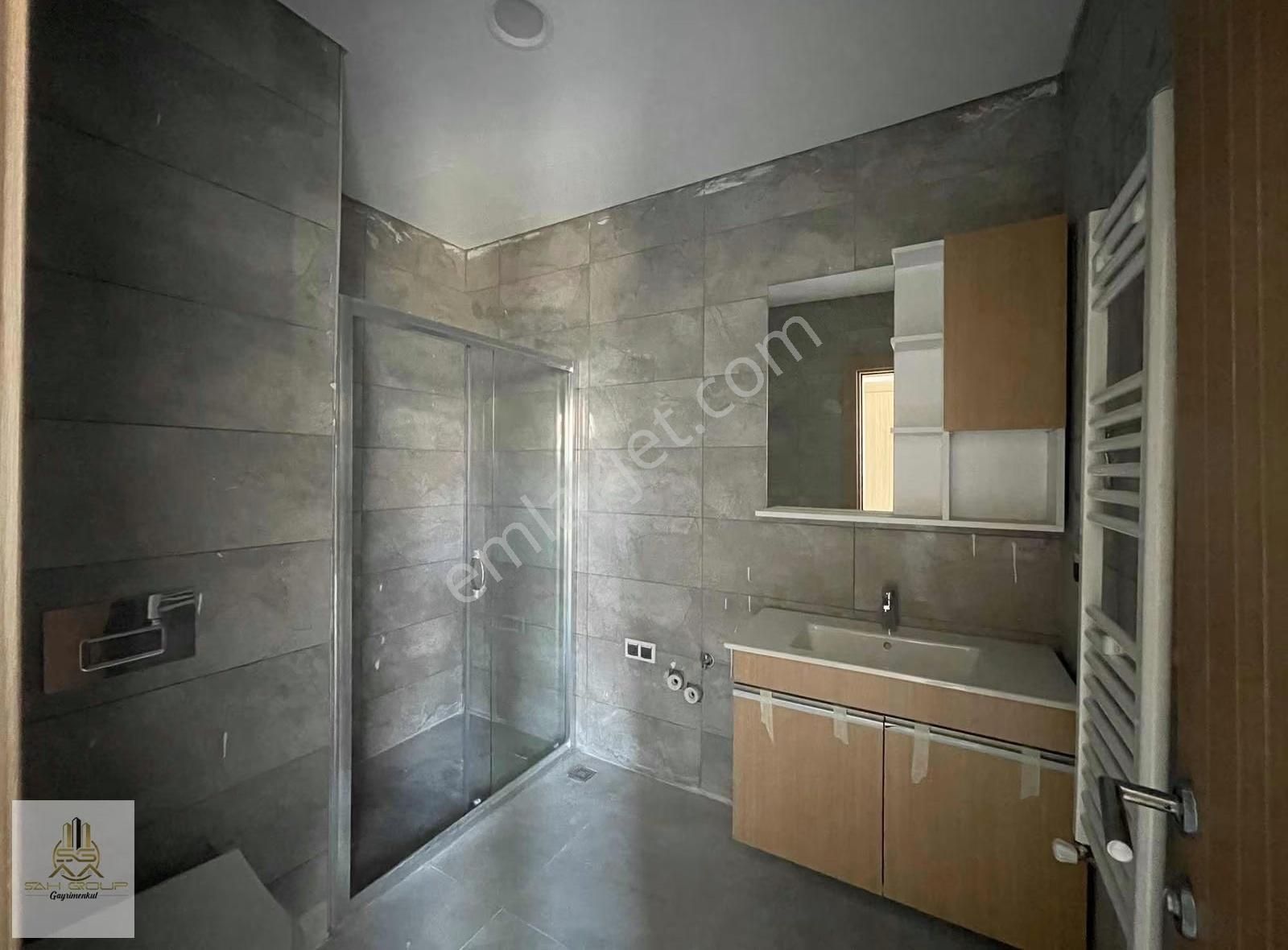 Avruparkta Geniş Balkonlu 1+1 Kiralık Ofis Ve Daire - Görsel 3