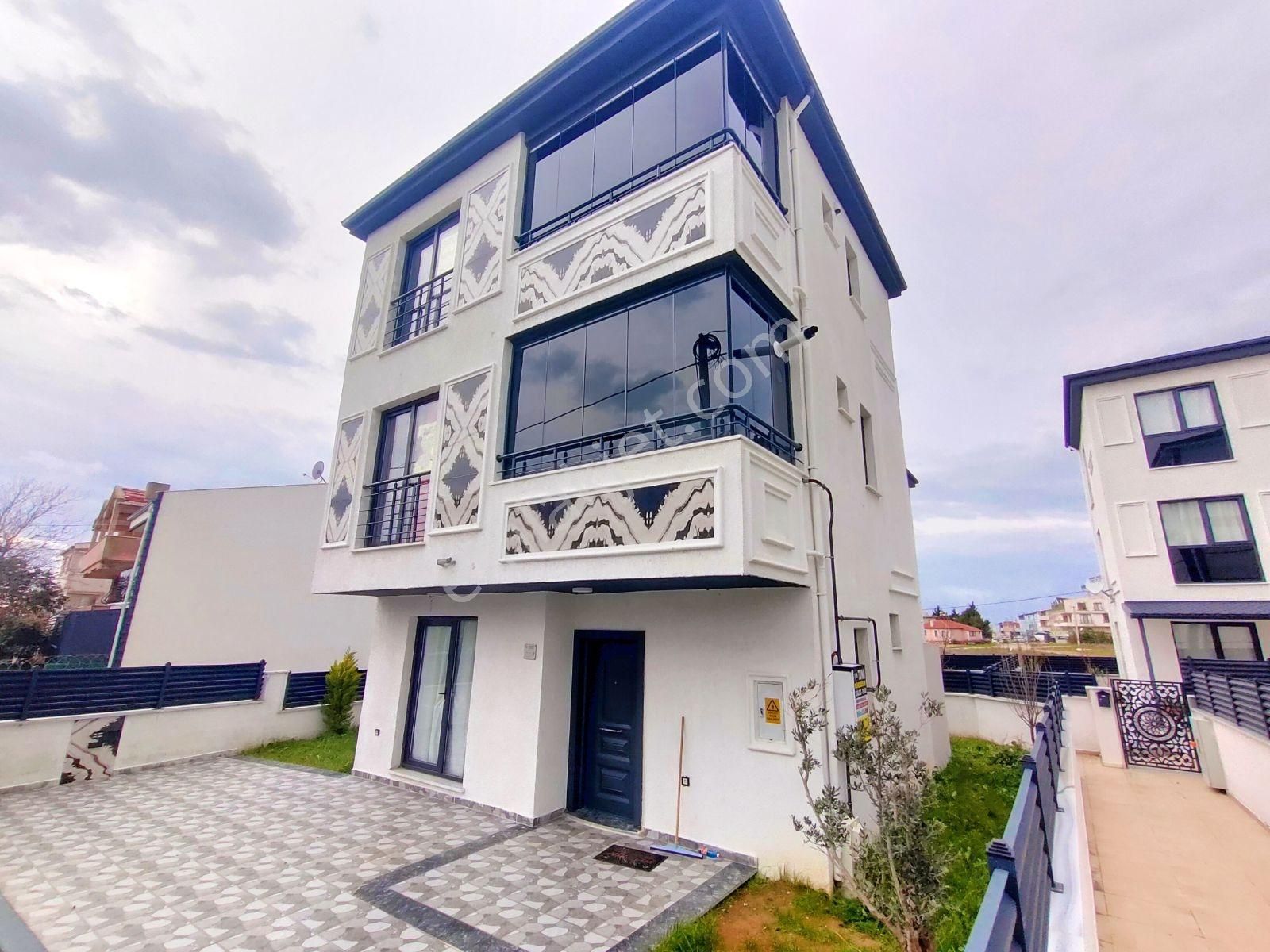 Kartallar'dan Kombili Cam Balkonlu Masrafsız Müstakil Villa.