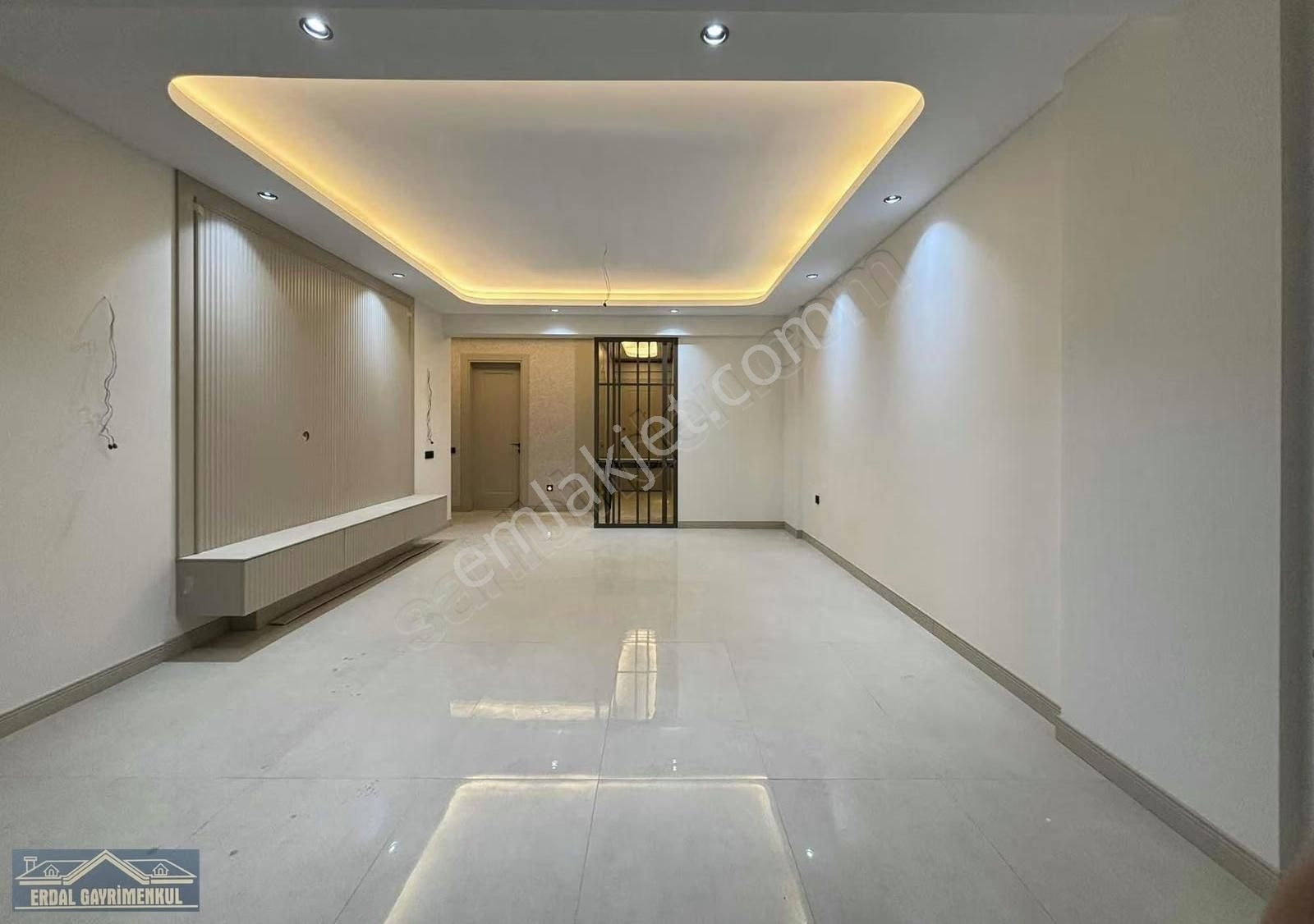 Yenişafakta Havuzlu Güvenlikli Site İçinde Ultralüx Daire - Görsel 21