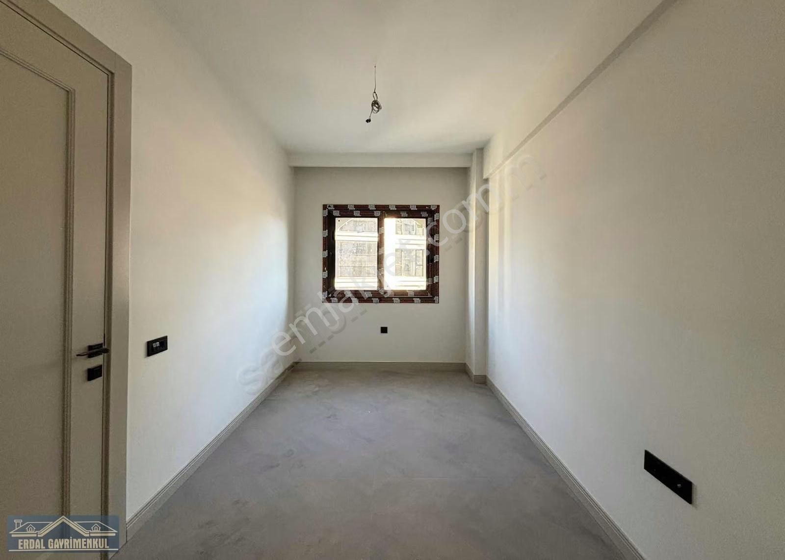 Yenişafakta Havuzlu Güvenlikli Site İçinde Ultralüx Daire - Görsel 6