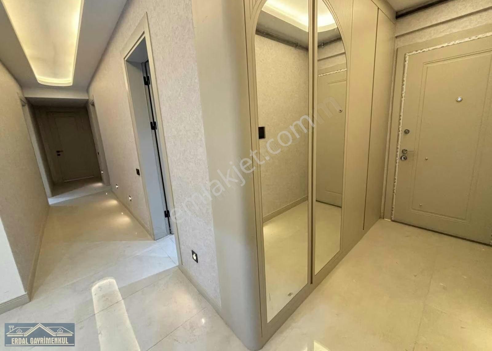 Yenişafakta Havuzlu Güvenlikli Site İçinde Ultralüx Daire - Görsel 9