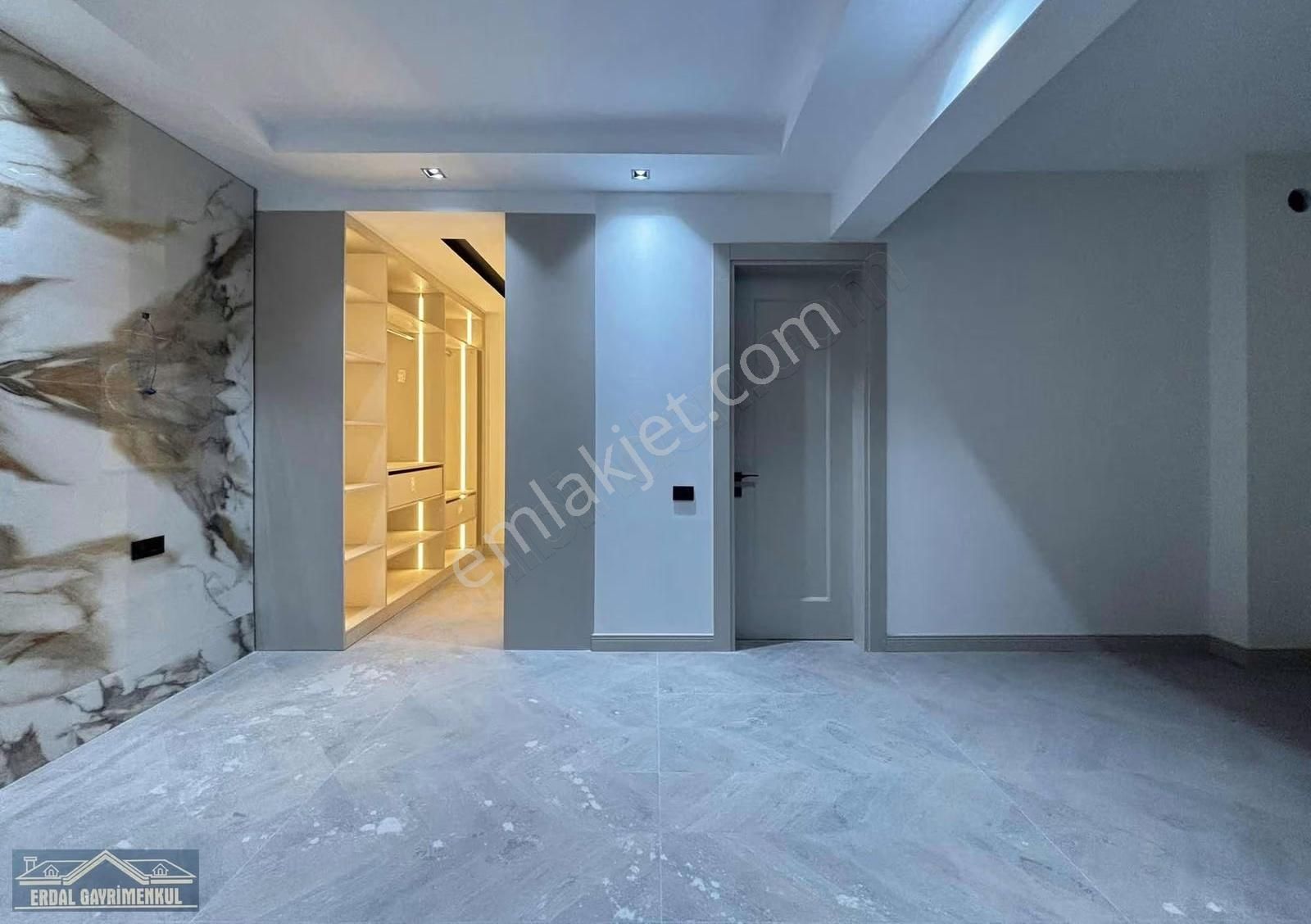 Yenişafakta Havuzlu Güvenlikli Site İçinde Ultralüx Daire - Görsel 18