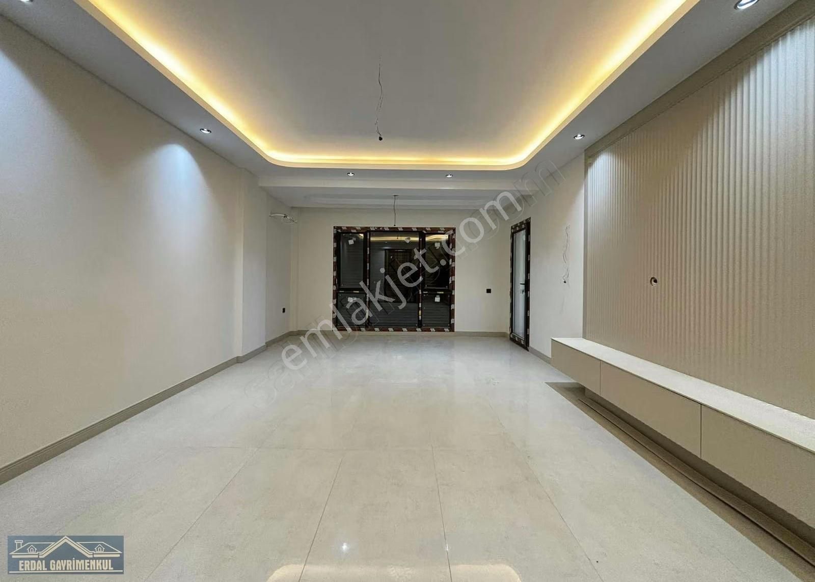 Yenişafakta Havuzlu Güvenlikli Site İçinde Ultralüx Daire - Görsel 15