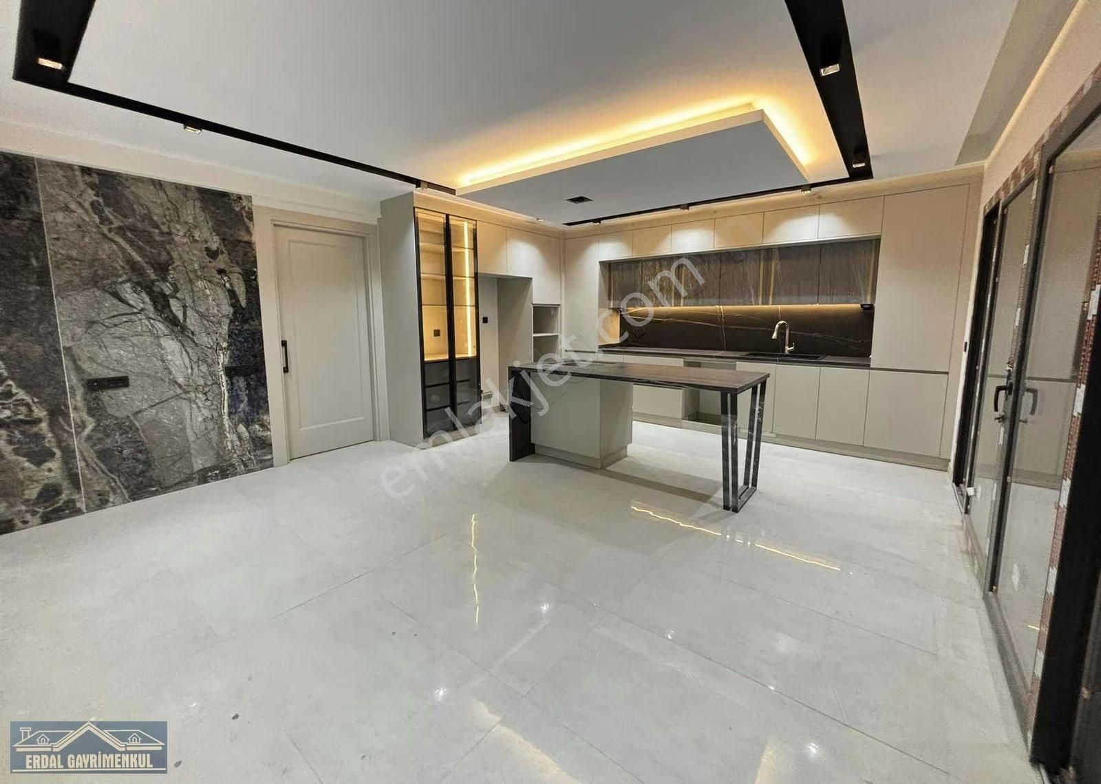 Yenişafakta Havuzlu Güvenlikli Site İçinde Ultralüx Daire - Görsel 16