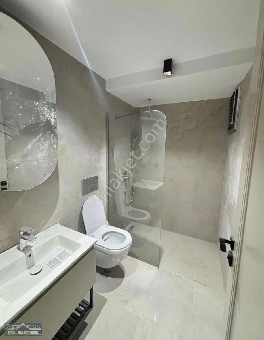 Yenişafakta Havuzlu Güvenlikli Site İçinde Ultralüx Daire - Görsel 10