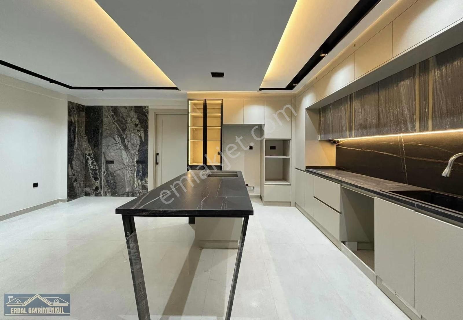 Yenişafakta Havuzlu Güvenlikli Site İçinde Ultralüx Daire - Görsel 20