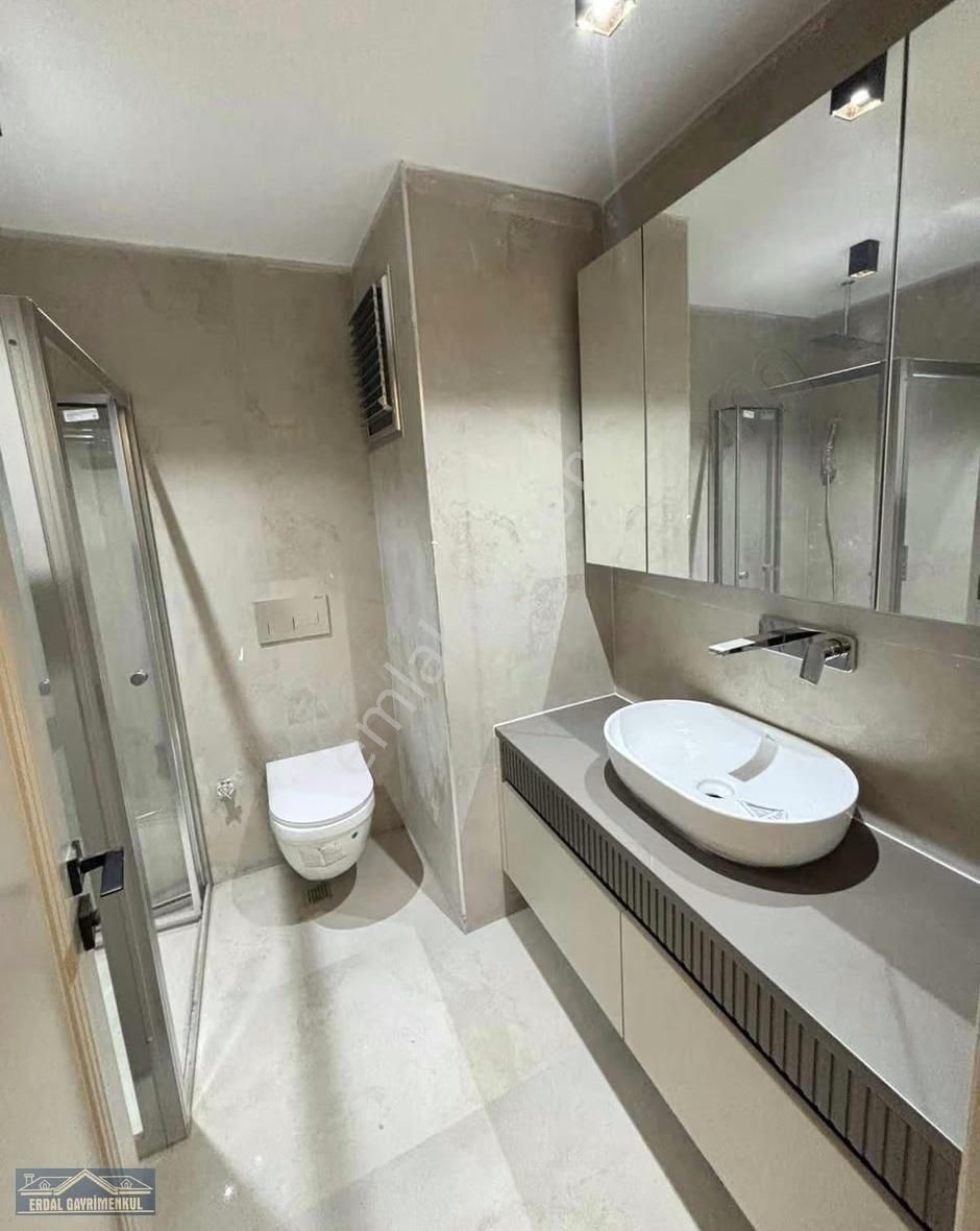 Yenişafakta Havuzlu Güvenlikli Site İçinde Ultralüx Daire - Görsel 19