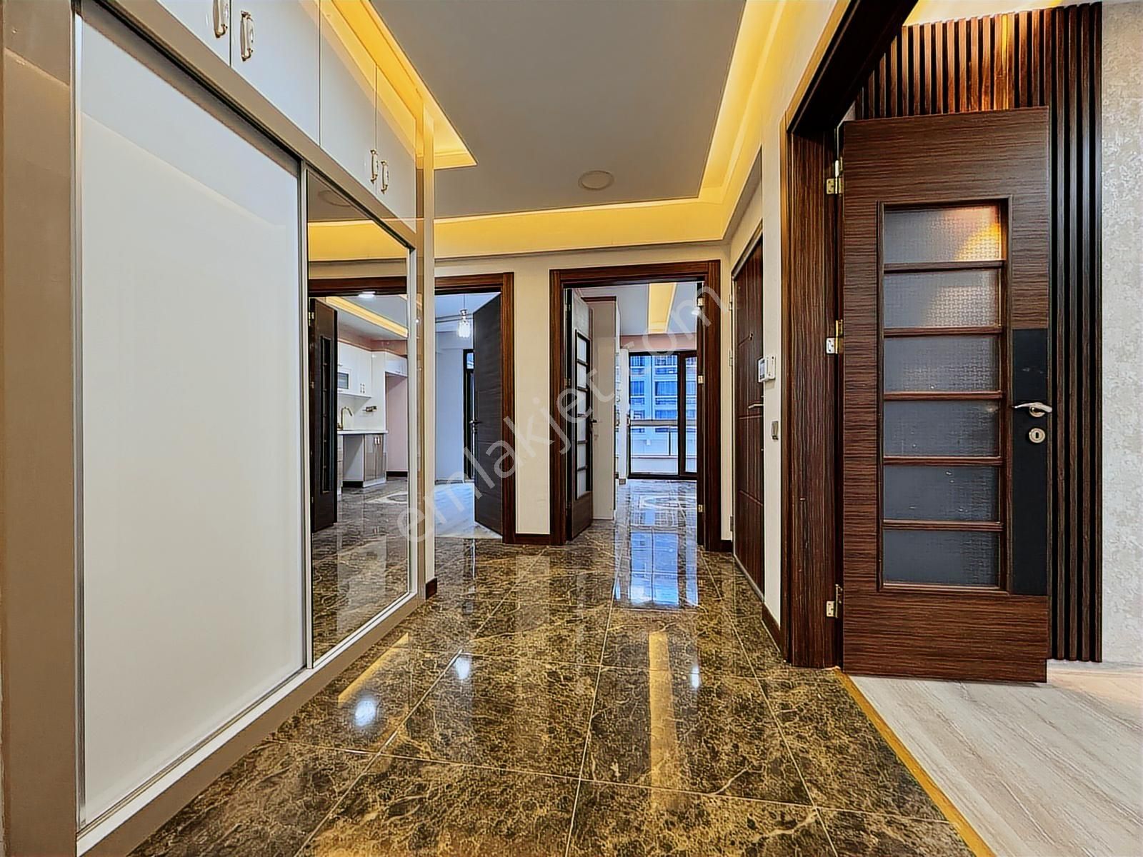 Geniş Ailelere Uygun Sitede, Kapalı Otoparklı, 210 M² 4+1 - Görsel 5