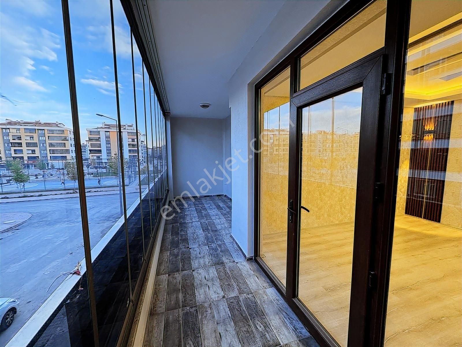 Geniş Ailelere Uygun Sitede, Kapalı Otoparklı, 210 M² 4+1 - Görsel 2