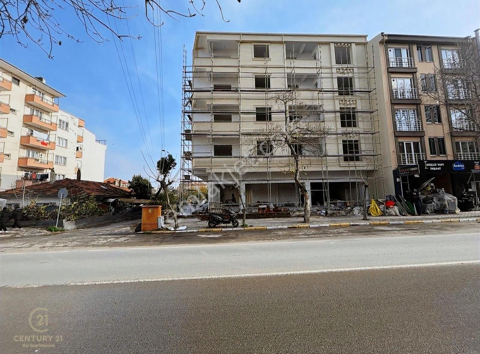 Century 21 Bal'dan Nef'te Cadde Üstü Satılık 1+1 Daire - Görsel 5
