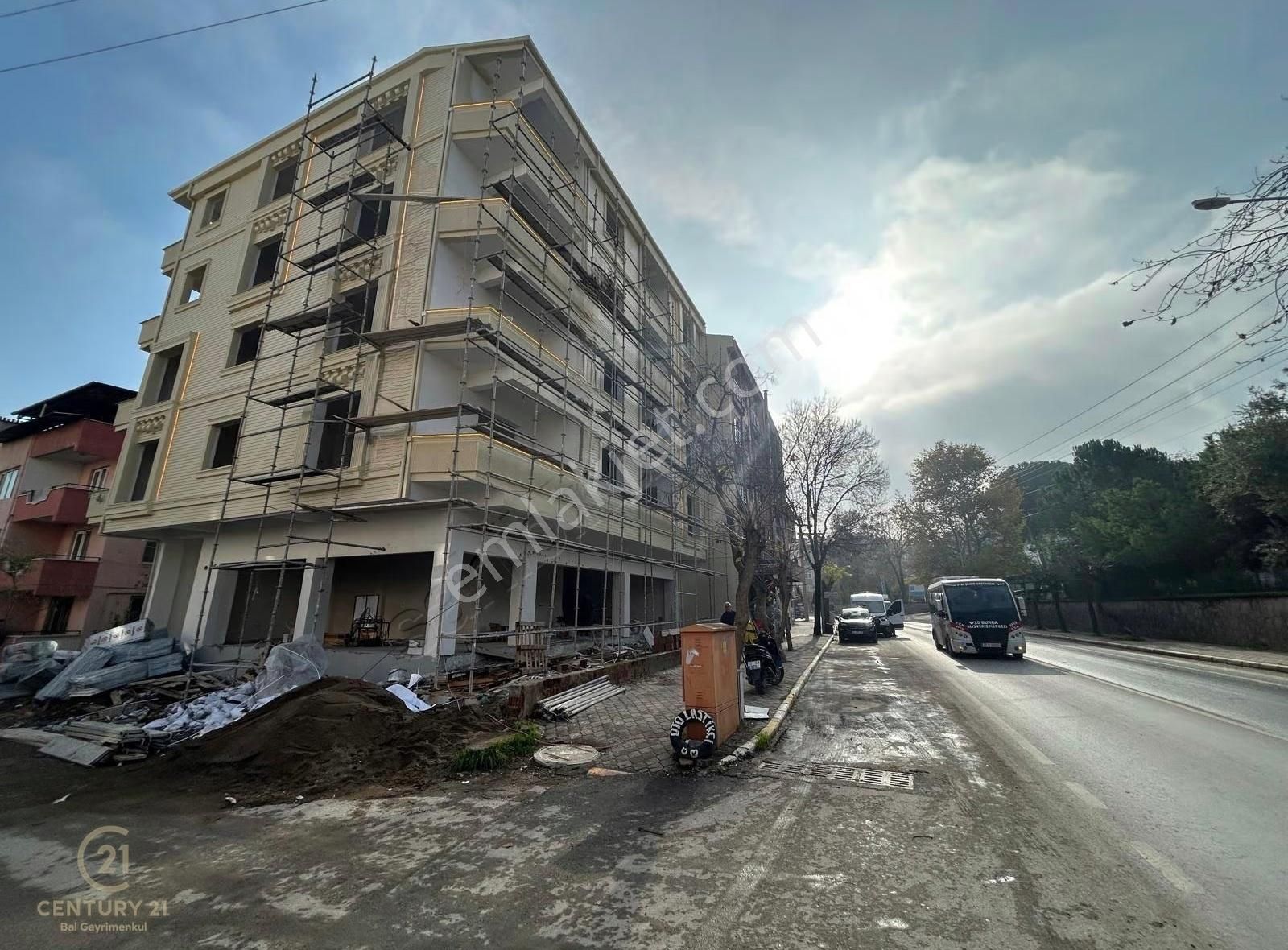 Century 21 Bal'dan Nef'te Cadde Üstü Satılık 1+1 Daire - Görsel 7