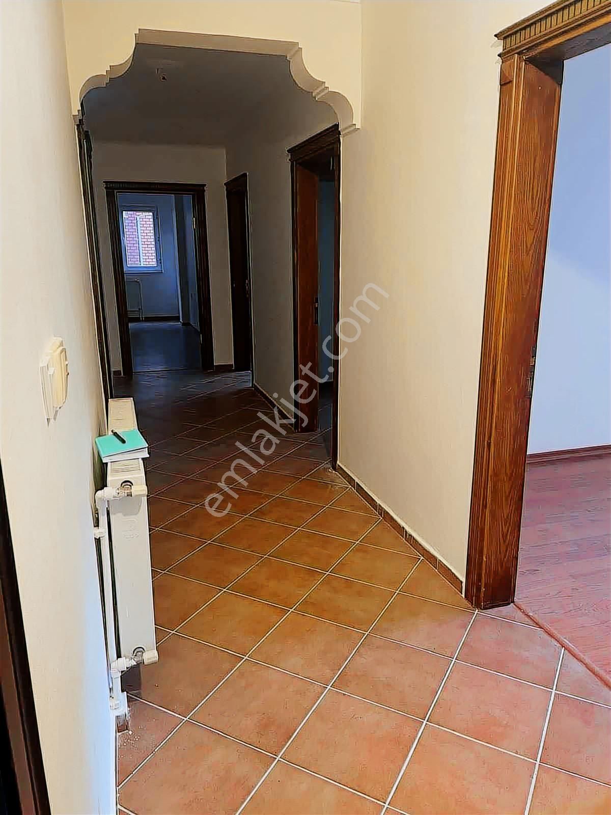 Can Emlaktan Yunus Emrede Geniş Ve Kapalı Otoparklı... - Görsel 5