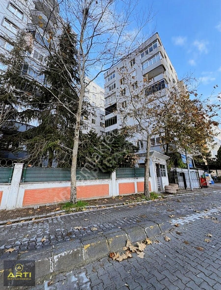Beylikdüzü Metrobüse 100 Metre Site İçi Satılık 2+1 Daire
