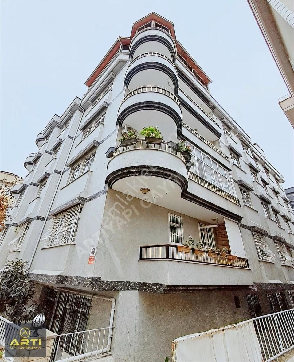 Metrobüse Yakın Otoparklı Ve Asansörlü 3+1 Satılık Daire