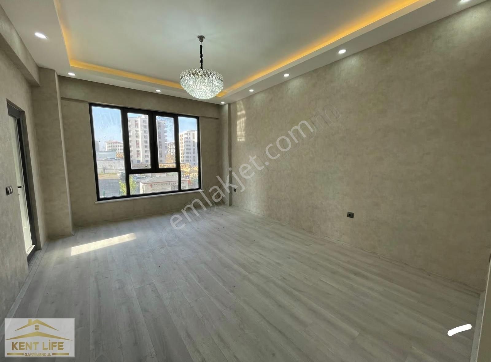 Göktürk Stadyumun Karşısında Satılık 2.5+1 Daire