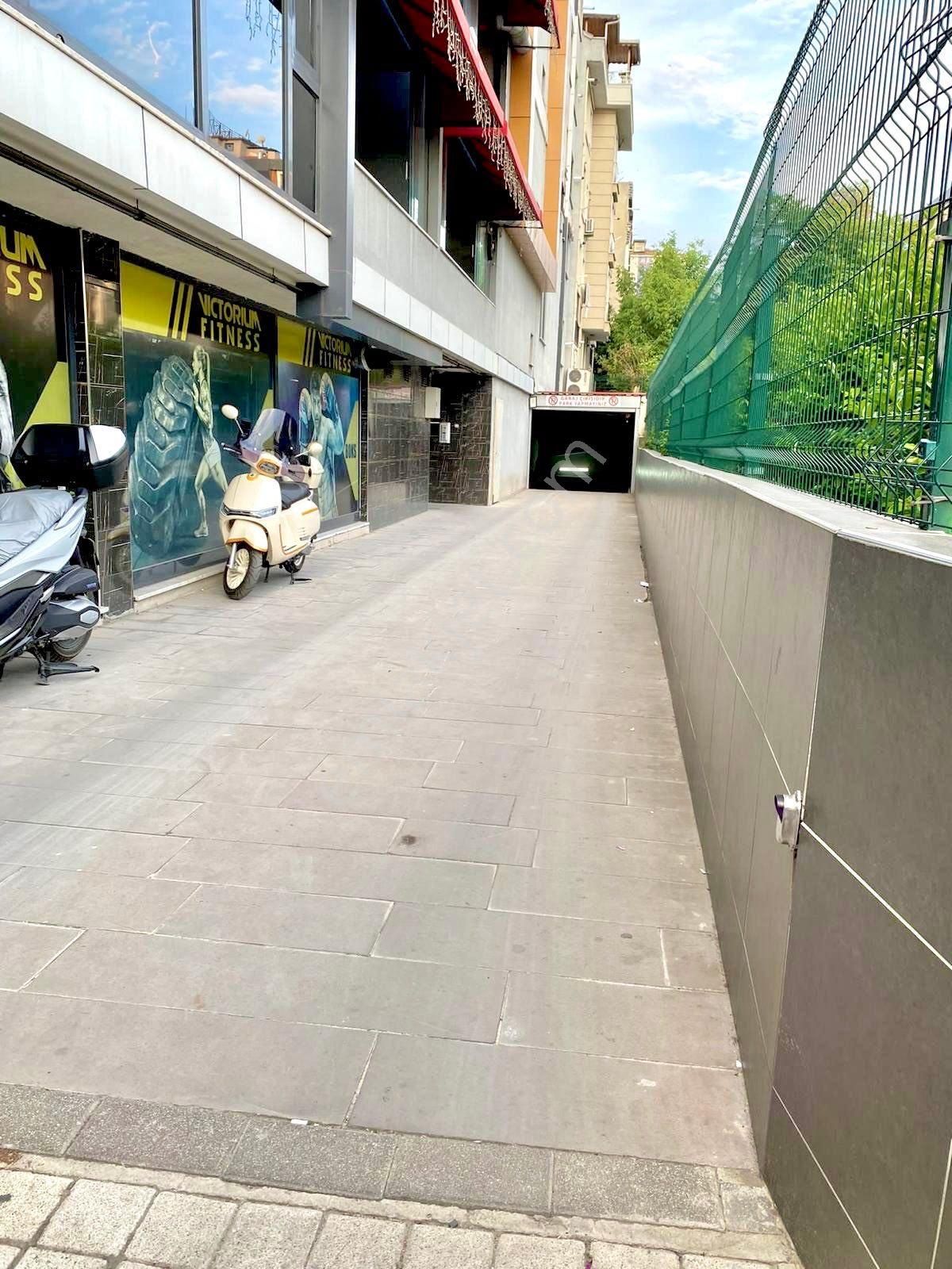 Bağcılar Yürüyüş Yolunda Butik Sitede Geniş Ve Ferah Satılık 2+1 - Görsel 24
