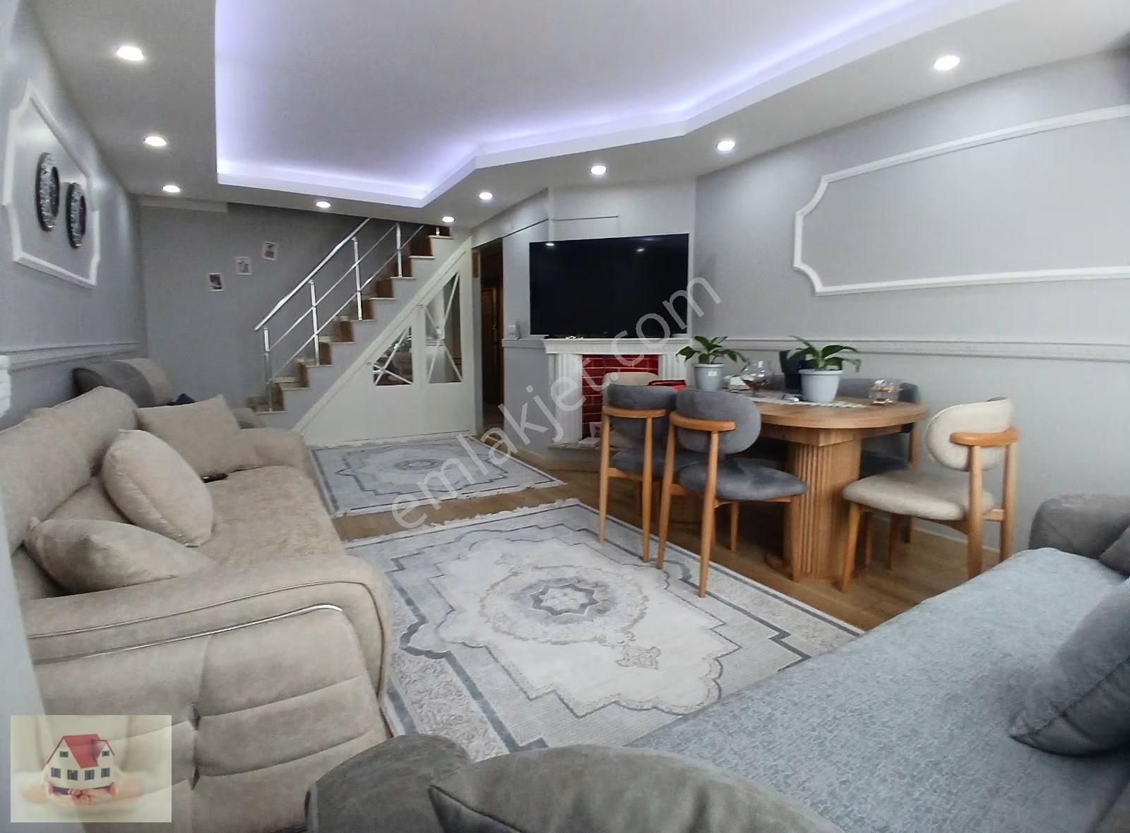 Merkez Mahallesi'nde Çok Kulanisli 3+2 170m2 Dubleks