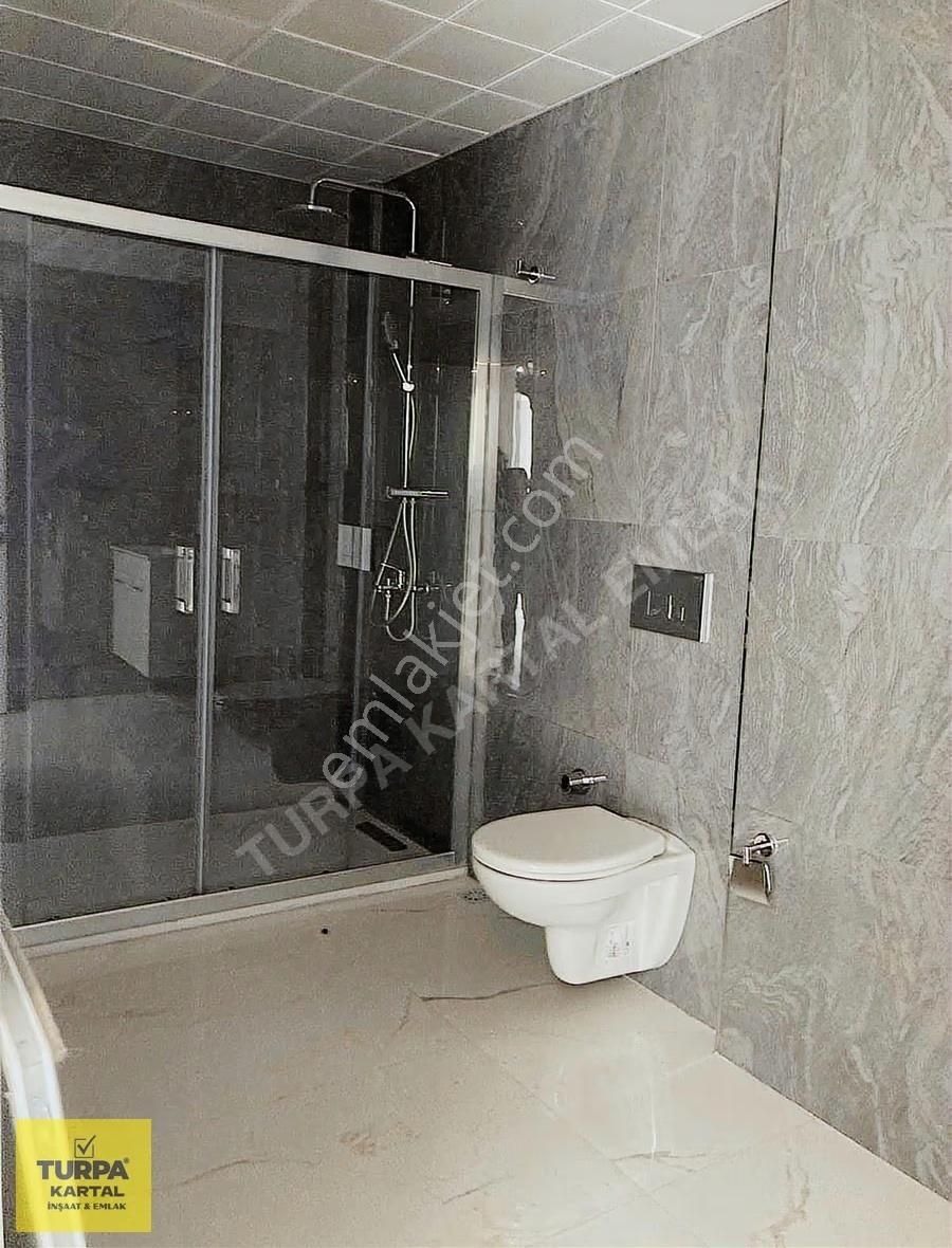 Didim Cumhuriyet Mahallesinde Giriş Katı Geniş Balkonlu 1+1 - Görsel 11